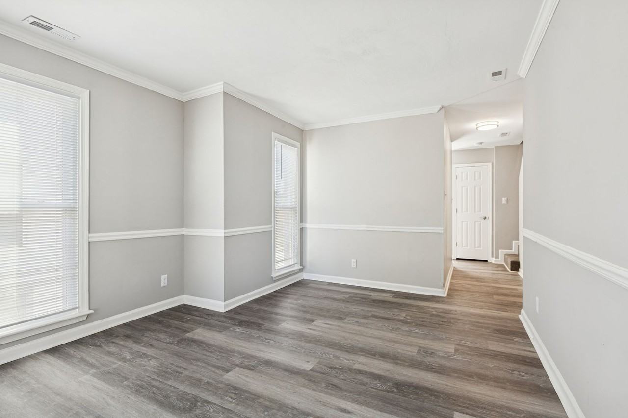 1011 Green St - Photo 2 of 16