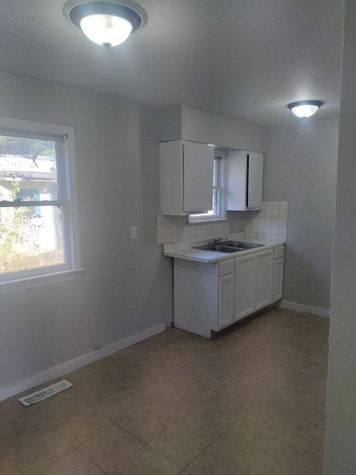 12510 Summerland Ave - Photo 2 of 6