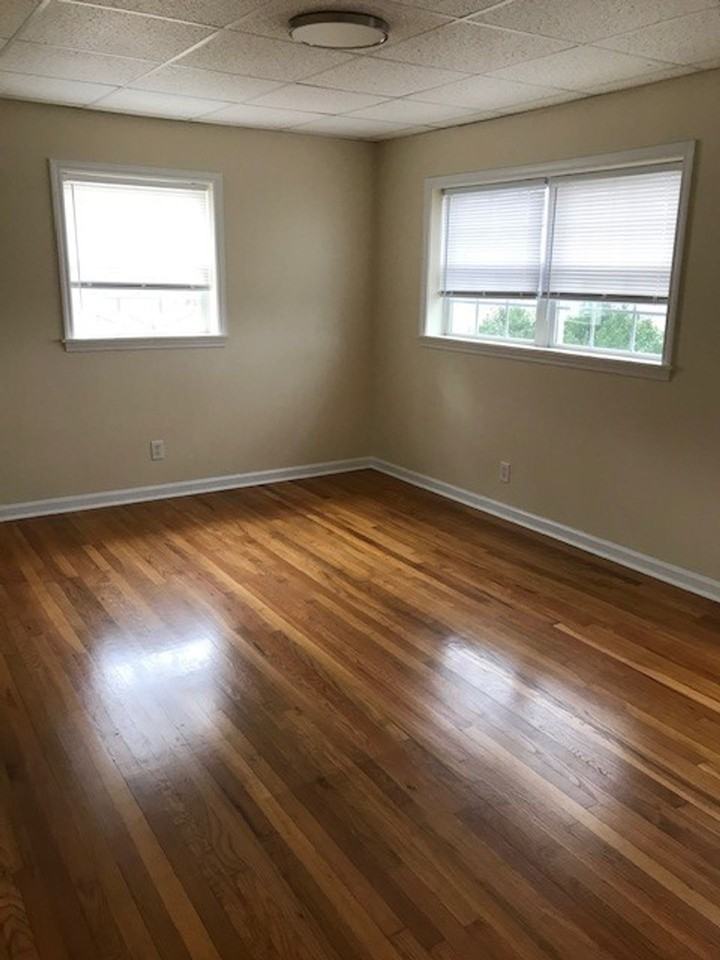 Comfortable living, within reach - Photo 4 of 8