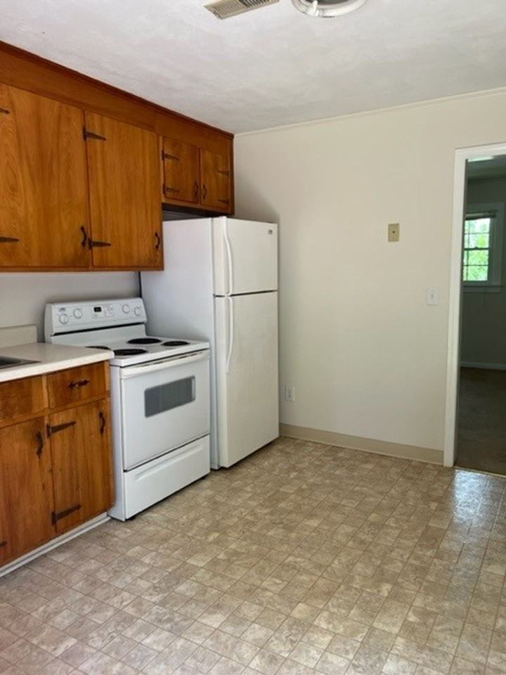 Comfortable living, within reach - Photo 7 of 8