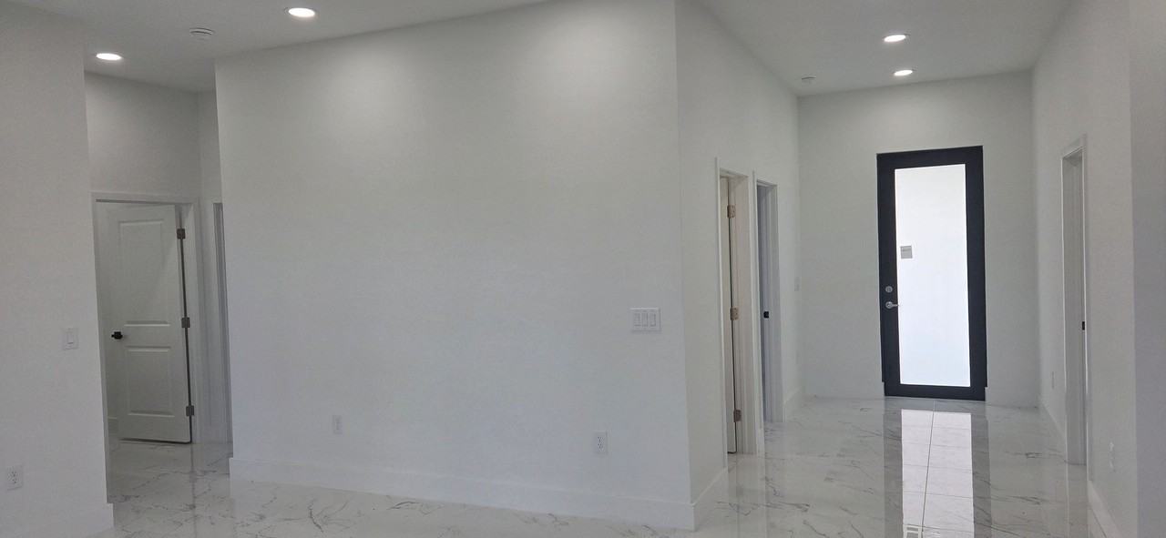 2013 Ne 15th Pl - Photo 3 of 25