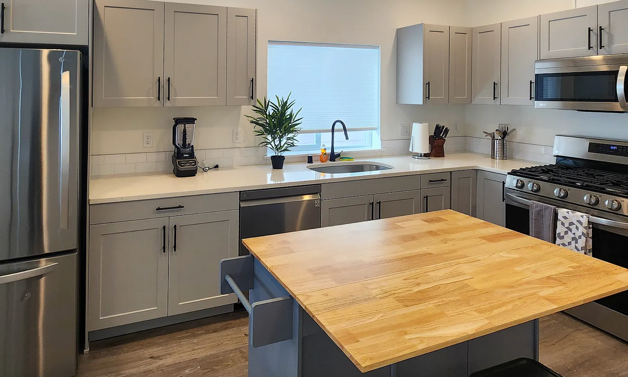 1042 Nw Dragonstone St - Photo 7 of 50