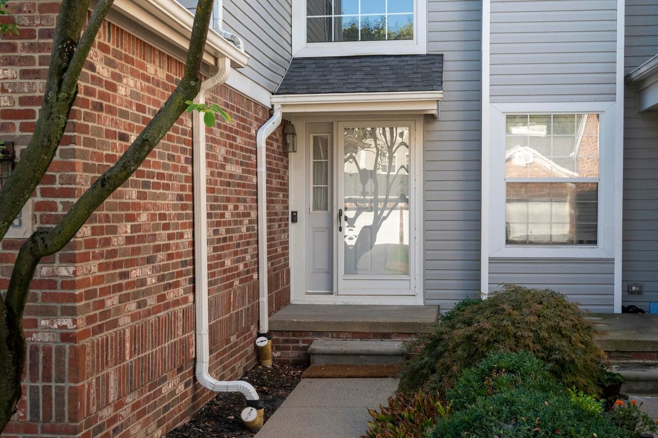 1173 Fairways Blvd - Photo 2 of 28