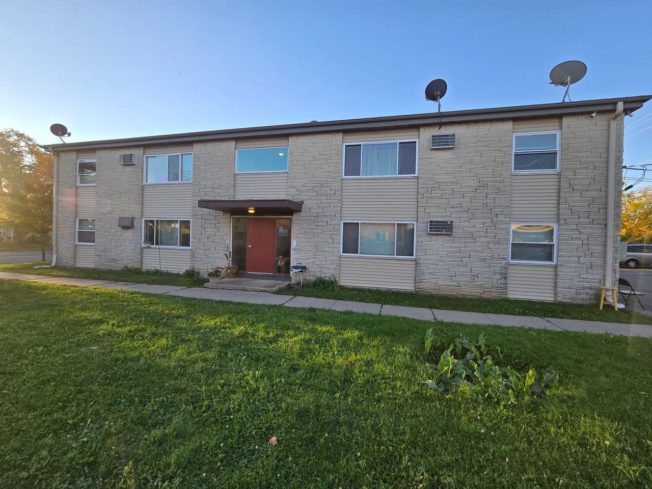 2110 Allied Dr - Photo 2 of 12