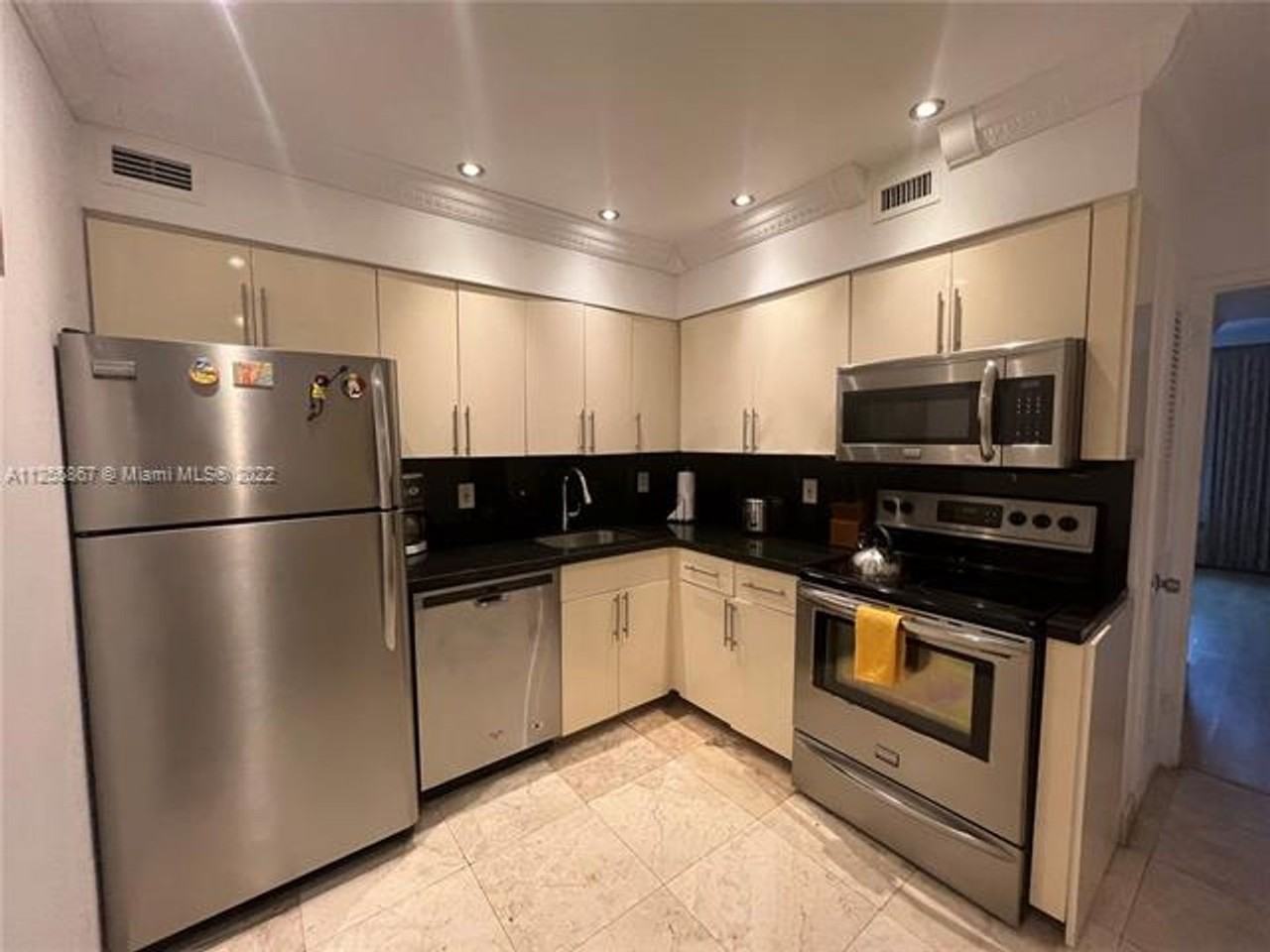 5161 5161 Collins Ave appt 1711 - Photo 3 of 37