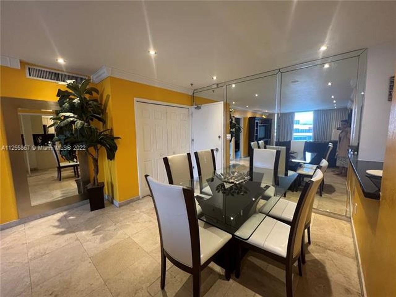 5161 5161 Collins Ave appt 1711 - Photo 4 of 37