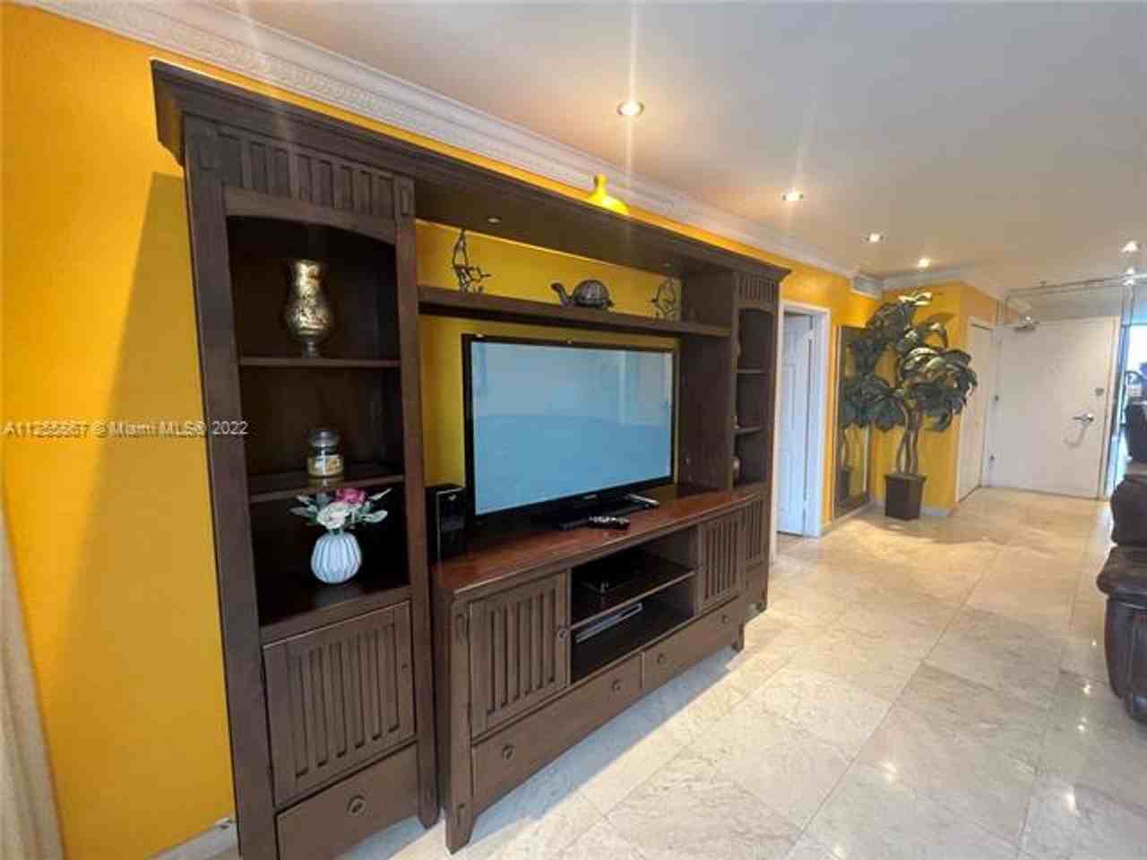 5161 5161 Collins Ave appt 1711 - Photo 7 of 37