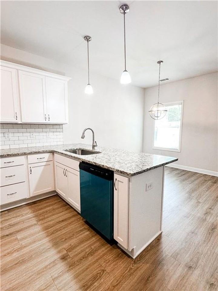 6320 Pine Station Drive - Photo 7 of 31