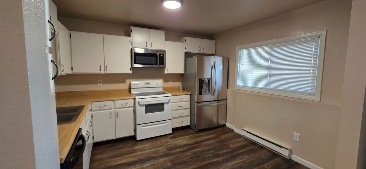 4931 Green River St - Photo 2 of 11