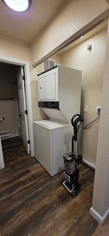 4931 Green River St - Photo 6 of 11