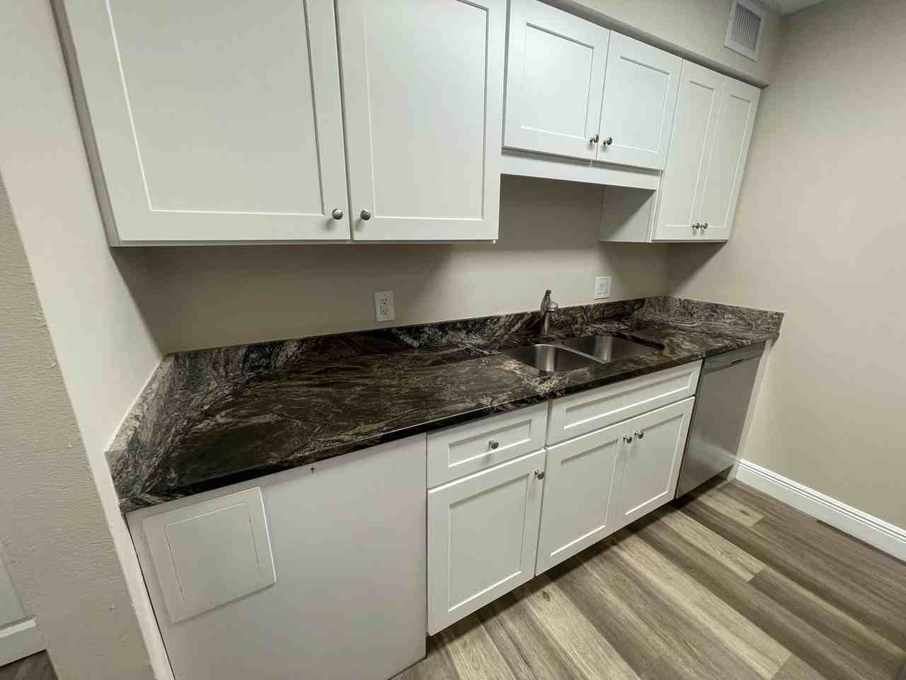 5325 Summerlin Rd - Photo 6 of 16