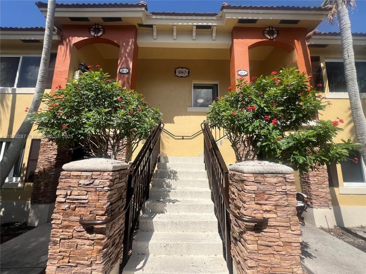 980 Ne 33rd Ter - Photo 3 of 19