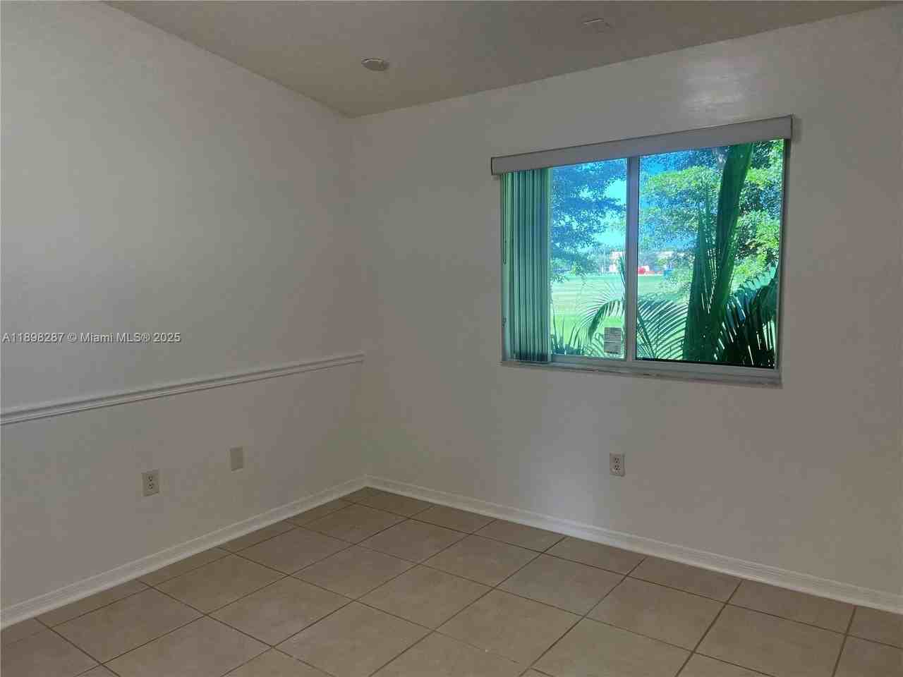 980 Ne 33rd Ter - Photo 4 of 19