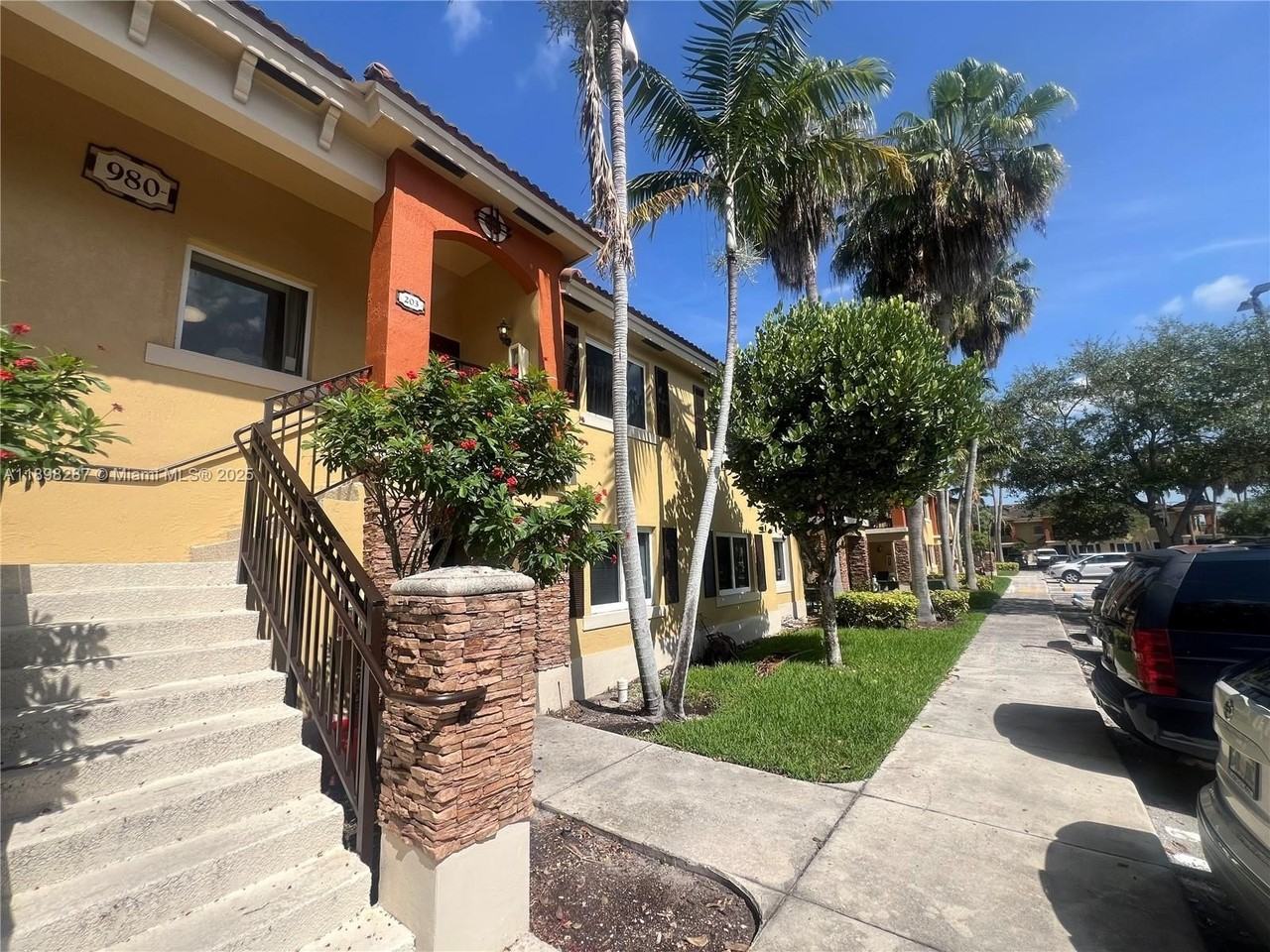 980 Ne 33rd Ter - Photo 5 of 19