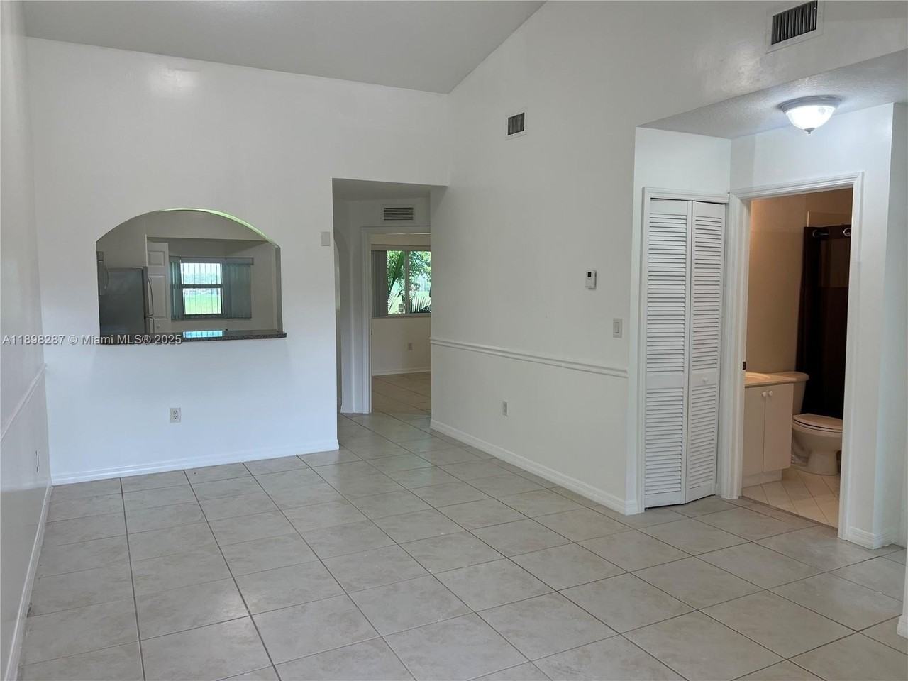 980 Ne 33rd Ter - Photo 6 of 19