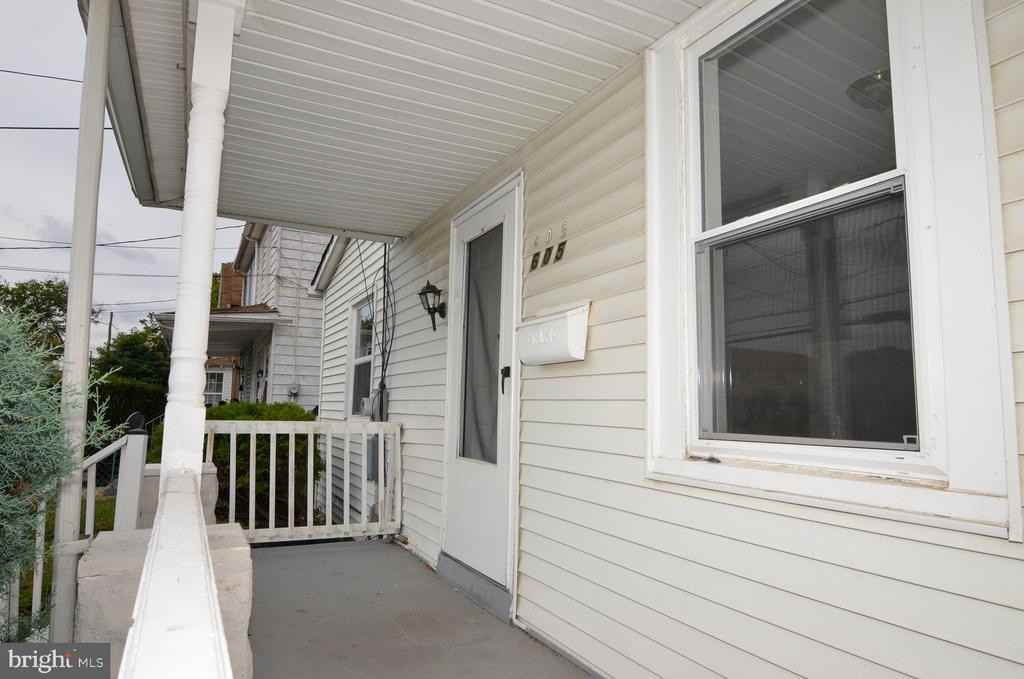 605 W 3rd St - Photo 2 of 26
