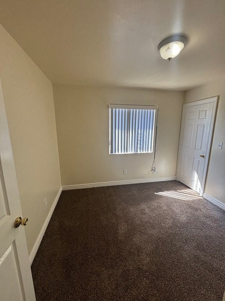 132 East 79th Street - Photo 5 of 9