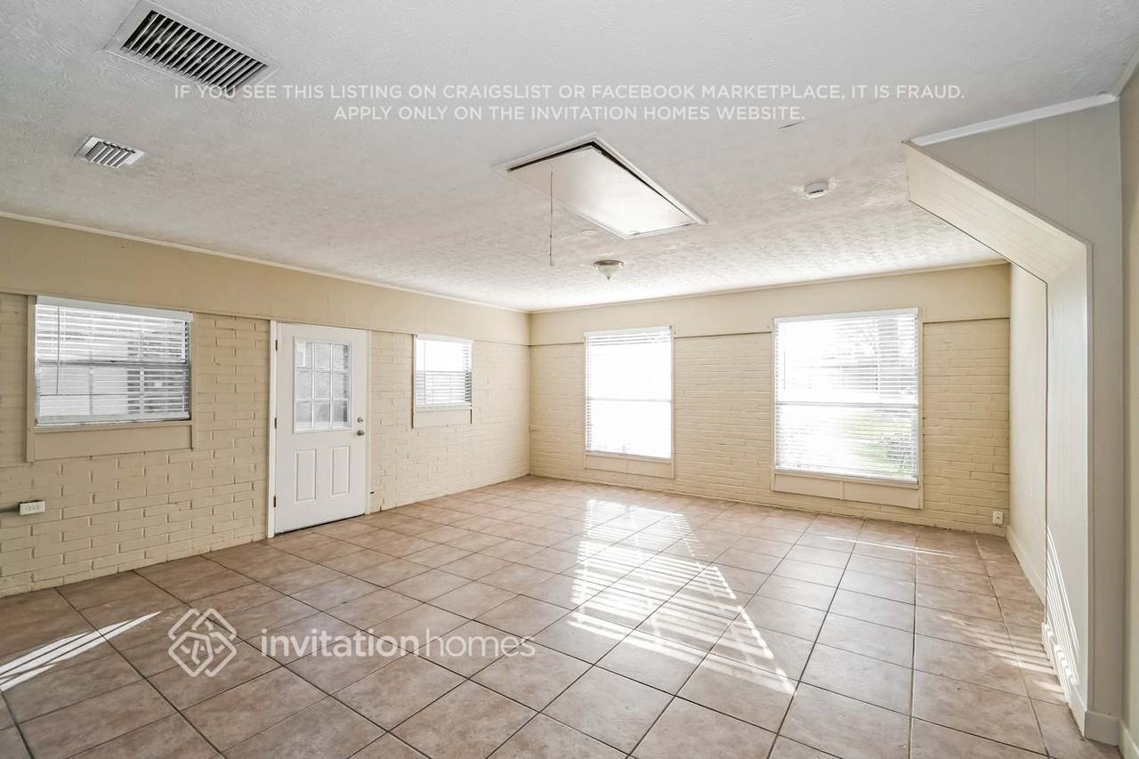 117 Ridgefield Ct - Photo 4 of 18