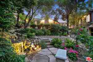 featured image of 4880 Queen Florence Ln