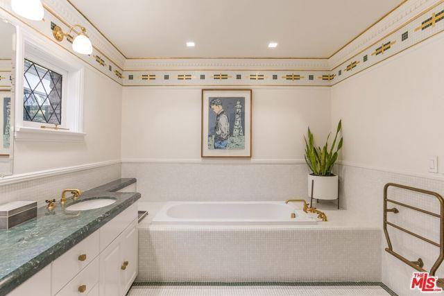 4880 Queen Florence Ln - Photo 6 of 8