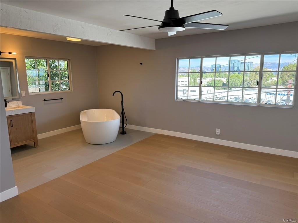 5368 Campo Rd - Photo 4 of 8