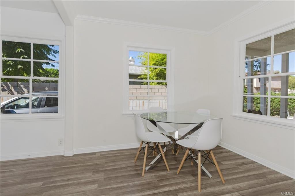 13842 Hamlin St - Photo 4 of 8