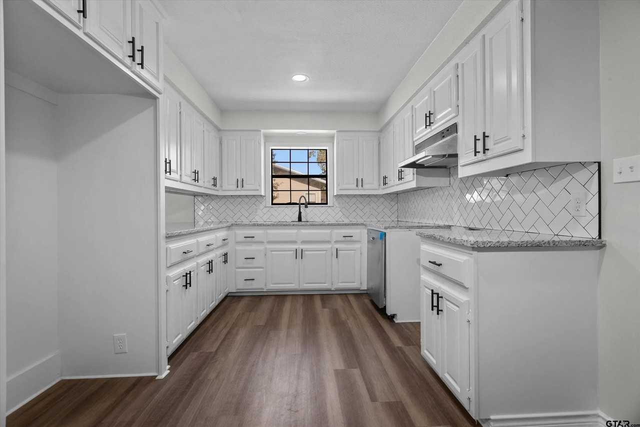 400 Baker St #NA - Photo 3 of 9