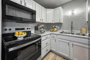 featured image of 1212 Holly Dr