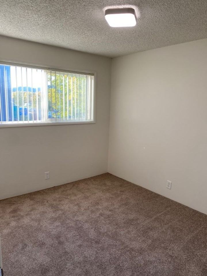 Southgate Apartments - Photo 7 of 13