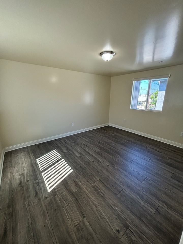 9005 South Avalon Boulevard - Photo 5 of 12