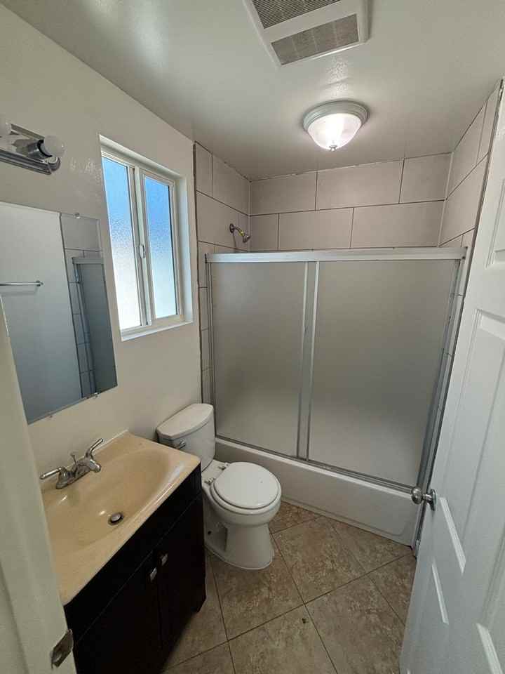 9005 South Avalon Boulevard - Photo 7 of 12