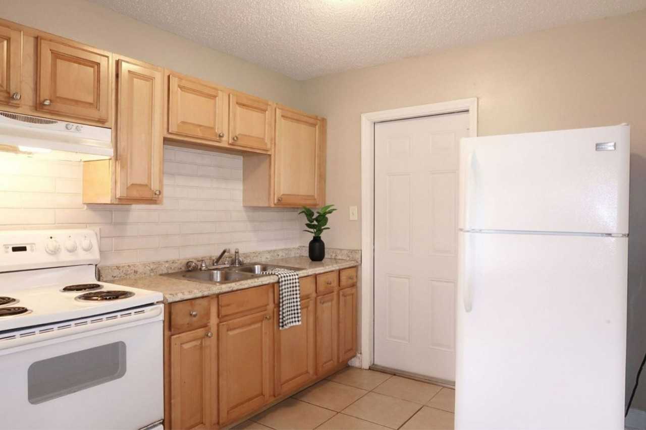 4109 W Arch St - Photo 4 of 15