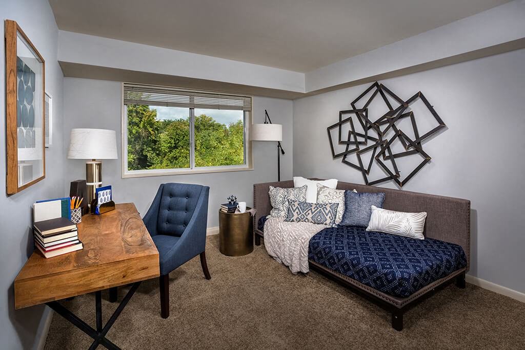 Admiral Place - Photo 6 of 14