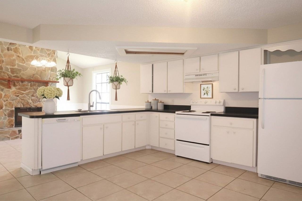 5022 5th St - Photo 4 of 22