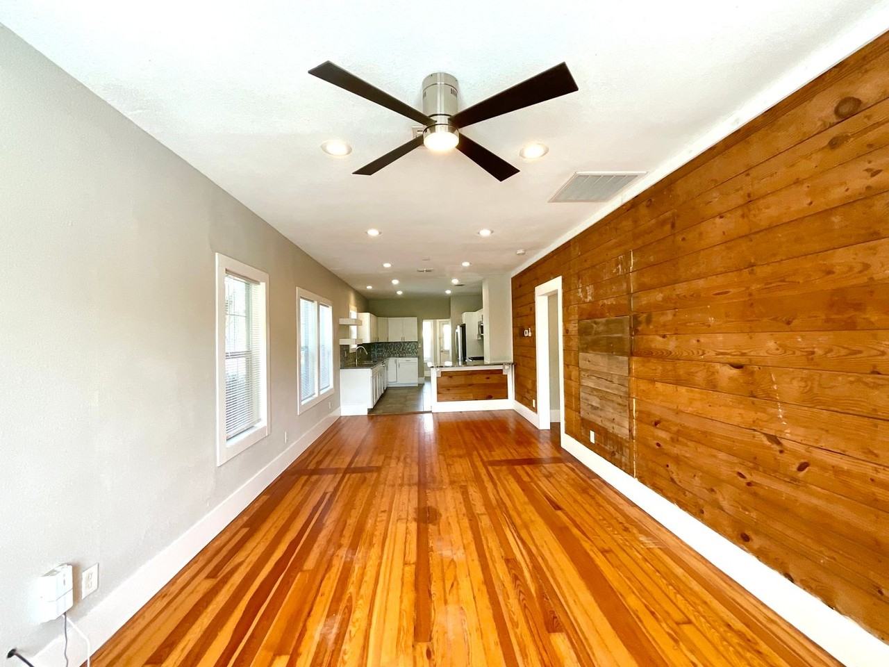 1427 Burnet St - Photo 7 of 38