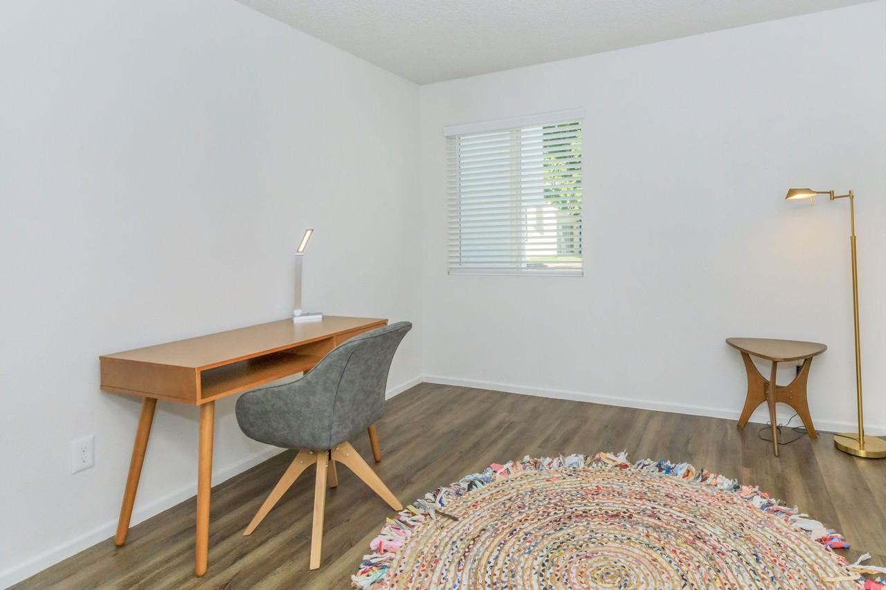 2575 W. 24th Street - Photo 5 of 32