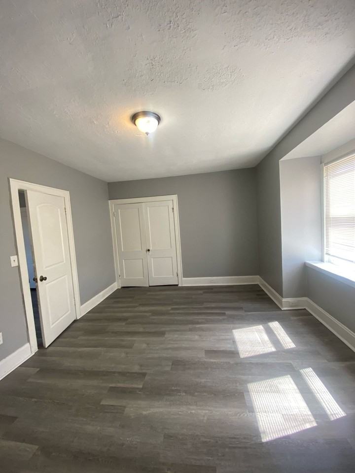 3834 Glenway Ave - Photo 4 of 19