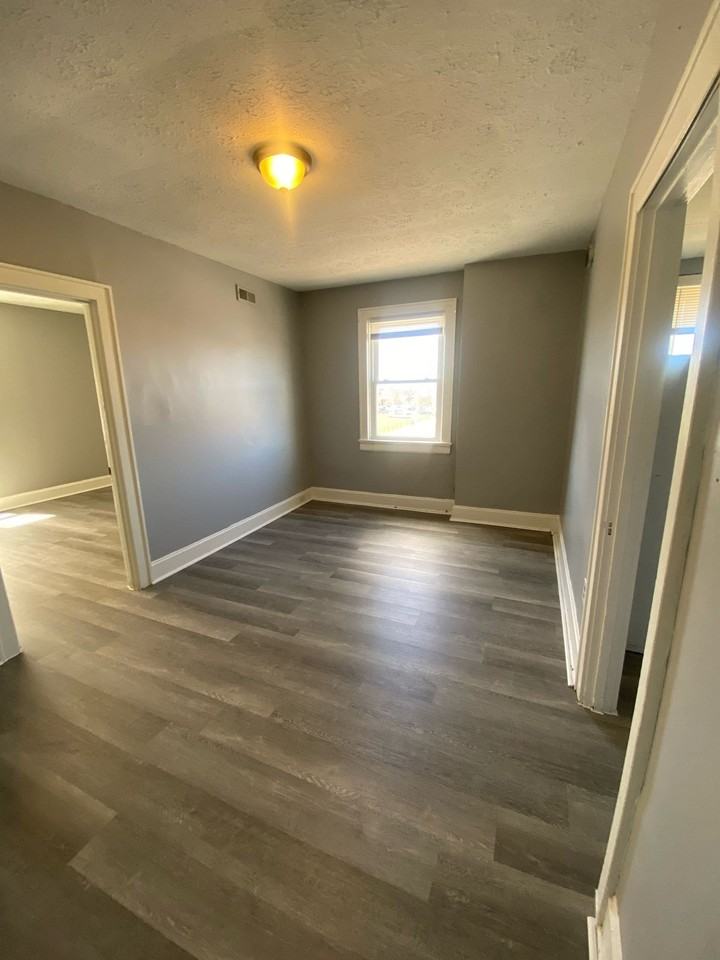 3834 Glenway Ave - Photo 6 of 19