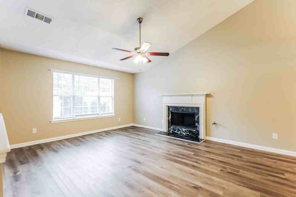 706 Rosewood Cir - Photo 4 of 17