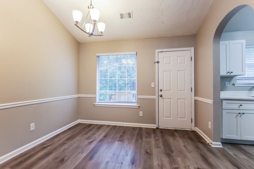 706 Rosewood Cir - Photo 6 of 17