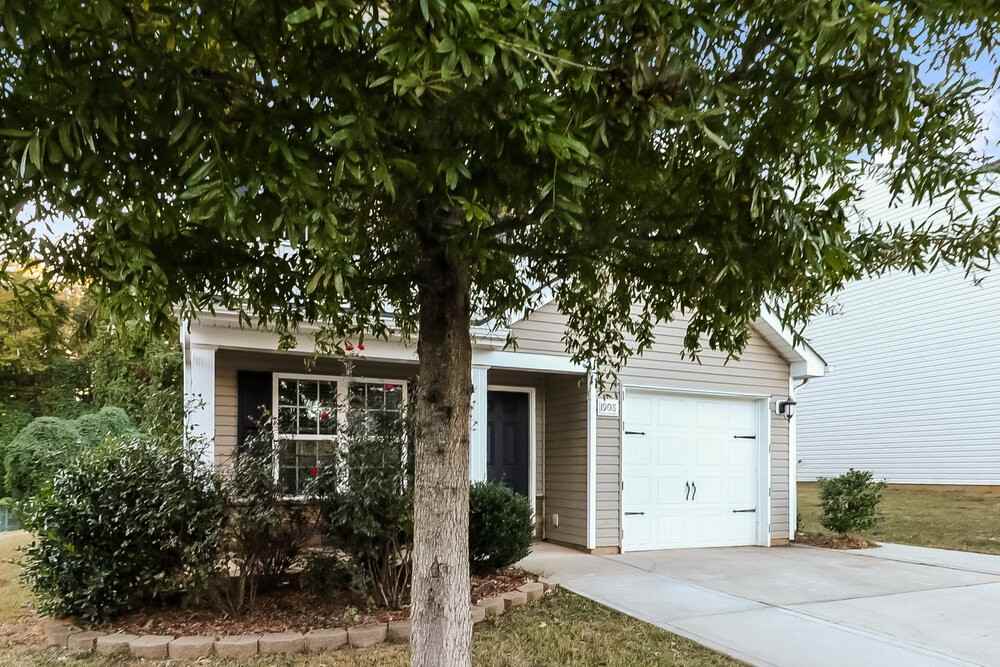 1908 Boulder Ct - Photo 4 of 17