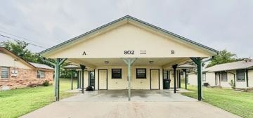 featured image of 802 Hackberry St