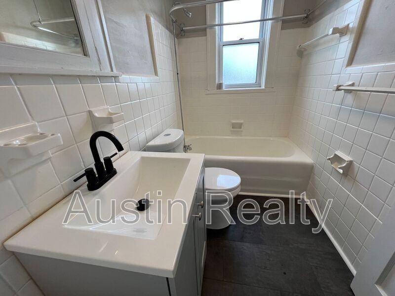 2173A S Big Bend Blvd - Photo 7 of 9