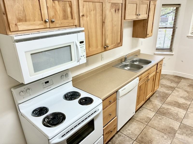 145 E Center St - Photo 3 of 28