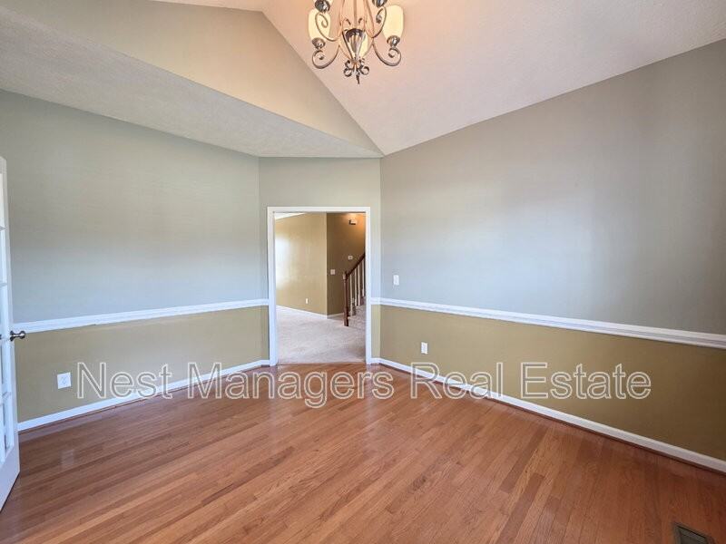 1612 Middle Creek Ct - Photo 4 of 31