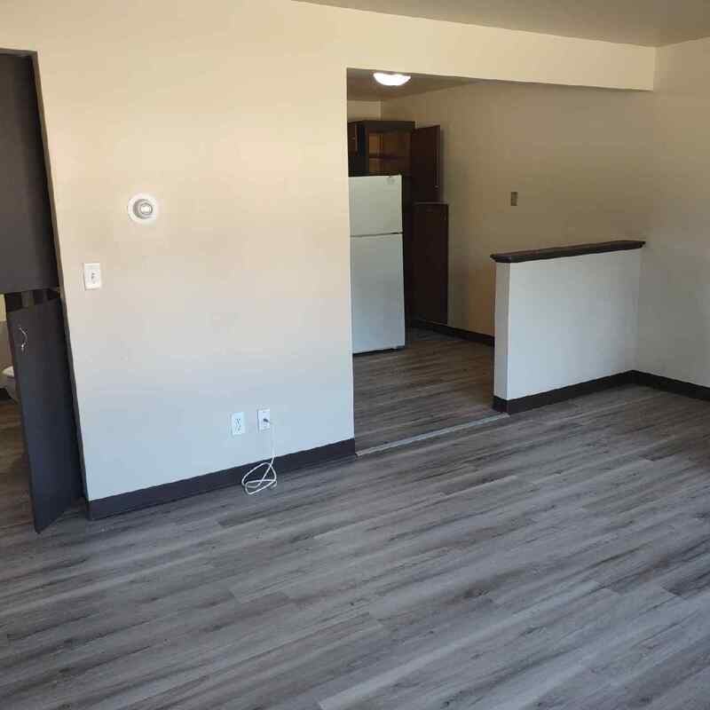 1303 Morris Ave - Photo 3 of 7