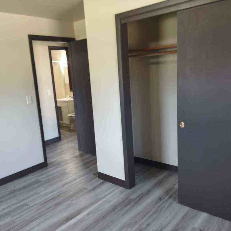 1303 Morris Ave - Photo 4 of 7