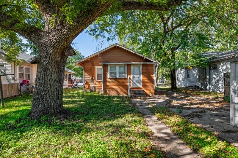 2020 S Main St - Photo 4 of 27