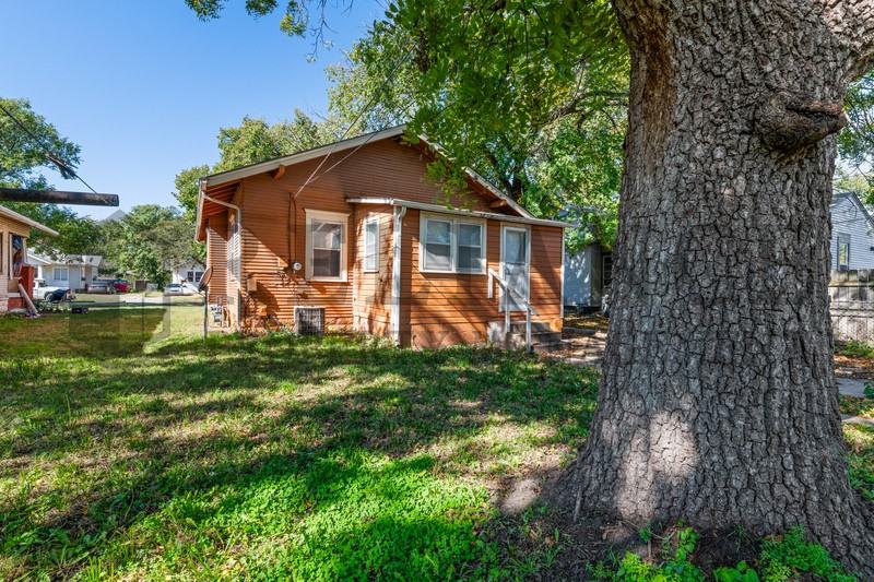 2020 S Main St - Photo 5 of 27