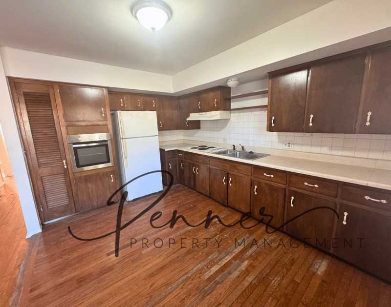 12616 Grandview Road - Photo 3 of 13